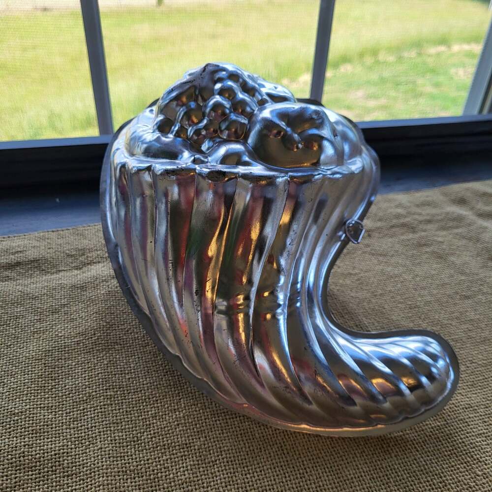 Vintage Aluminum Cornucopia Jello Mold Baking Pan
